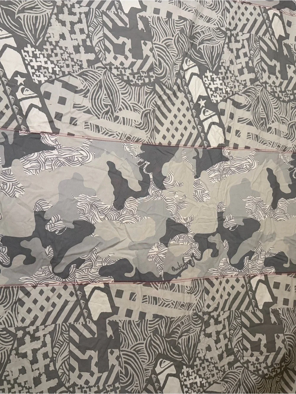 Quiksilver Gray Camouflage Comforter cover full/queen with Red Script Logo